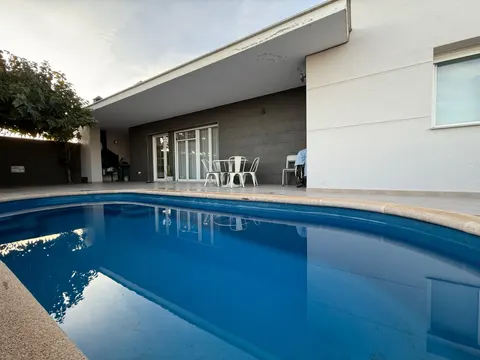 Lujoso Chalet en Caudete, Albacete