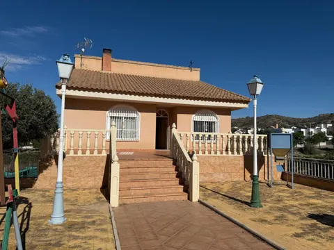 Exclusiva villa con parcela de 1.000 m² y sótano de 170 m² en La Alcayna – Murcia
