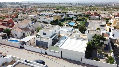 Villa moderna en Las Kalendas: lujo, privacidad y seguridad en un entorno exclusivo