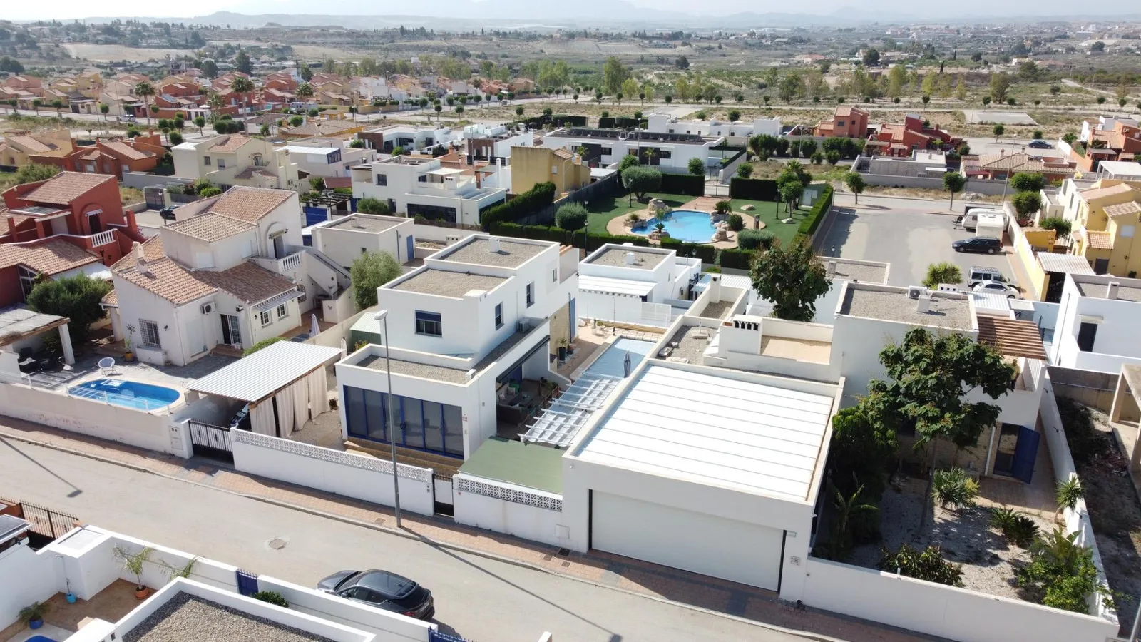 Villa moderna en Las Kalendas: lujo, privacidad y seguridad en un entorno exclusivo