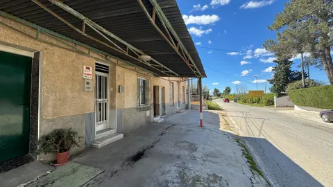 Casa de huerta con patio y aparcamiento – 193 m² construidos en Los Ramos